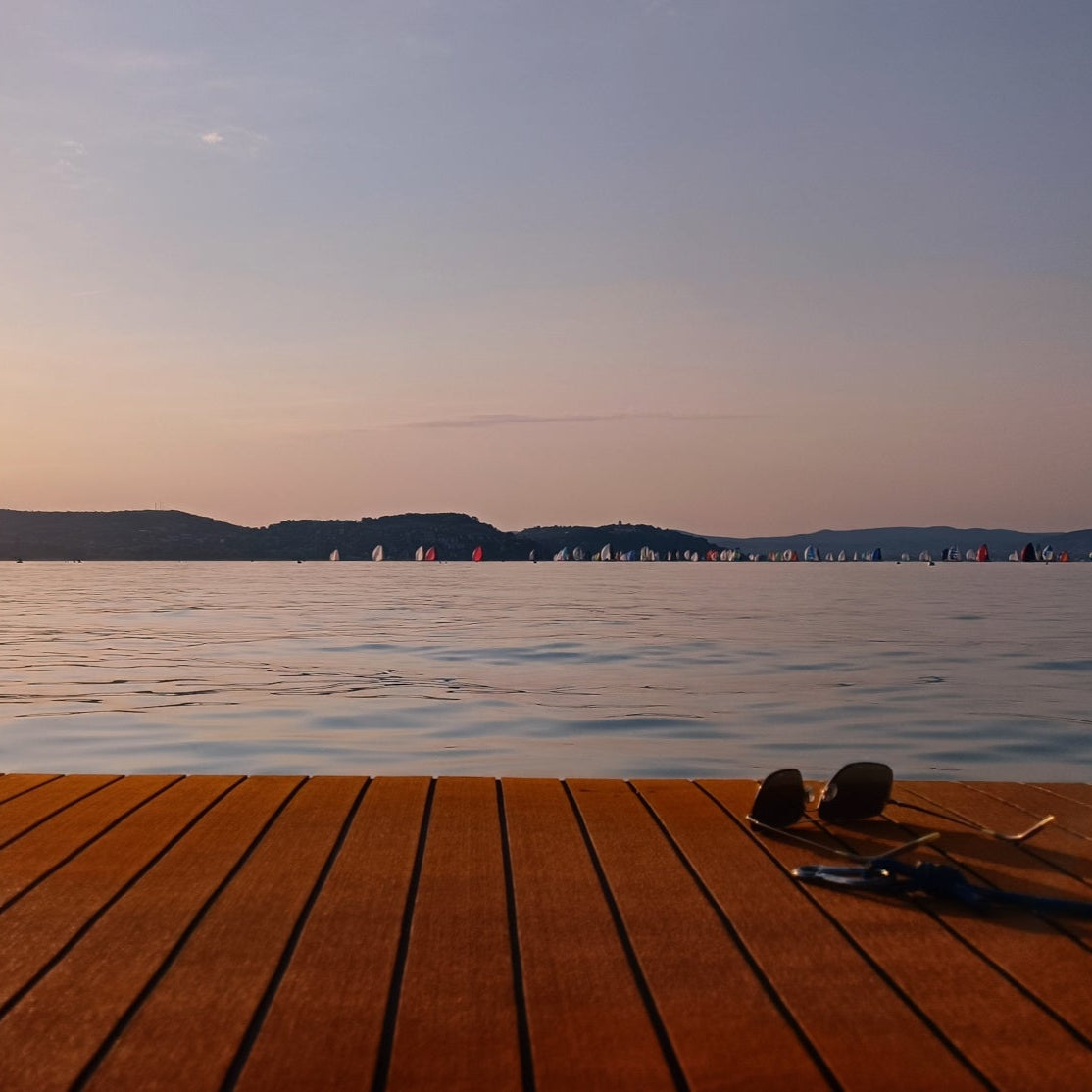7 napos bérlés: BalatonFloat (4×2 m) – a saját szigeted a vízen | Click & Float | Szállítás vagy személyes átvétel