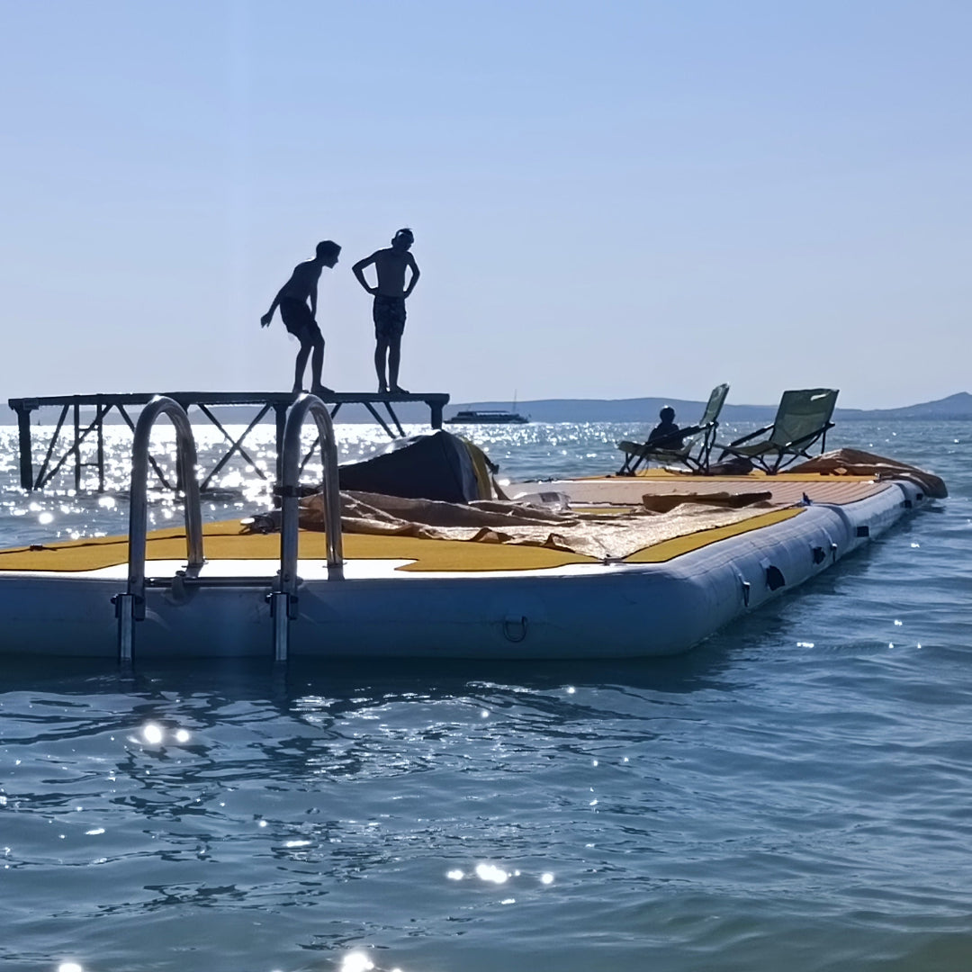 7 napos bérlés: BalatonFloat (4×2 m) – a saját szigeted a vízen