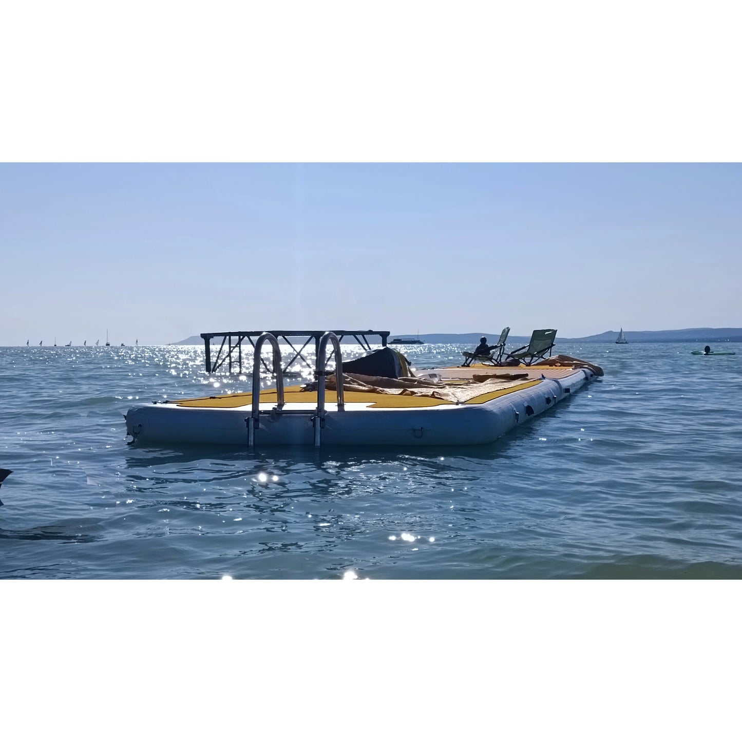 BalatonFloat 4x2 Meter - Kettő fürdőplatform, úszóstég és úszósziget napvitorlával a maximális kényelemért.