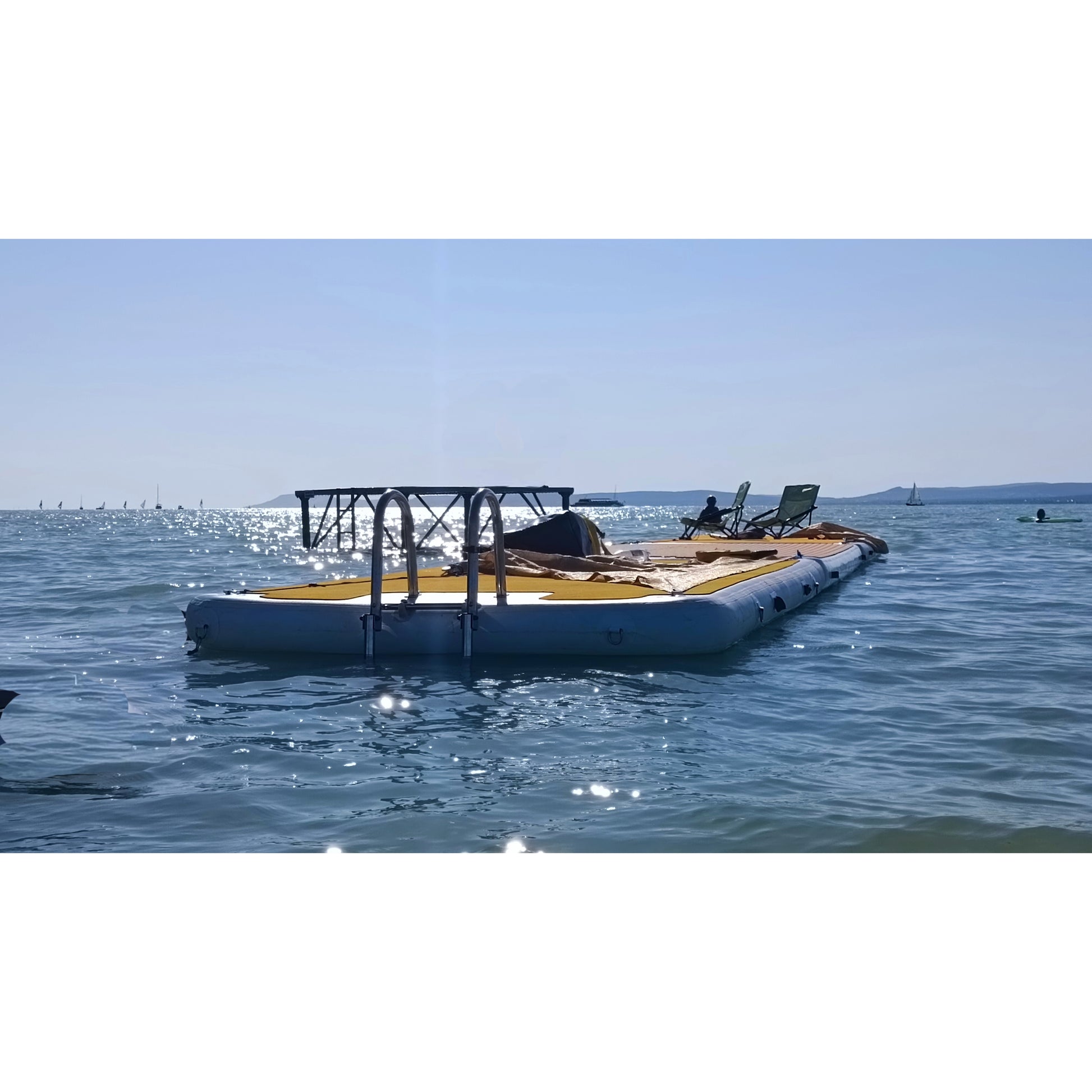 BalatonFloat 4x2 Meter - Kettő fürdőplatform, úszóstég és úszósziget napvitorlával a maximális kényelemért.
